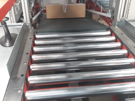 Conveyor system for packing and dispatching