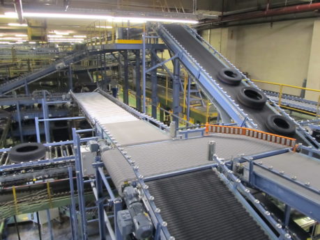 Conveyor system for transporting tires