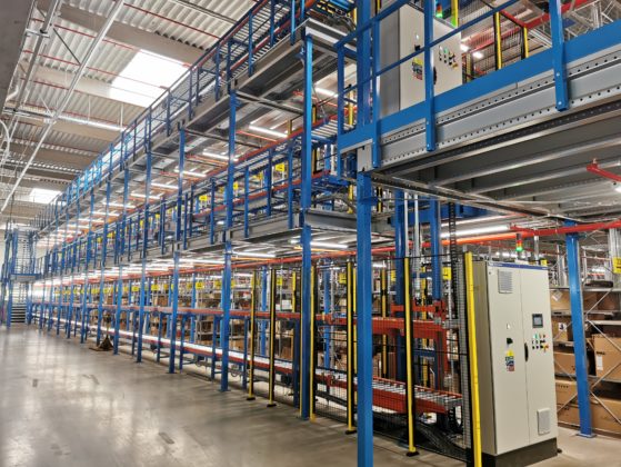 Conveyor system for distribution centre among mezzanine floors