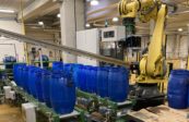 TMT_Robotická manupulace s barely - Trafin Oil